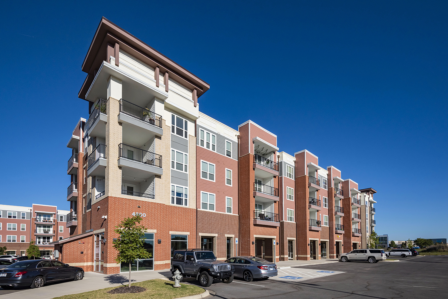 Uptown Terrace The Multifamily Advisory Group at Cushman & Wakefield